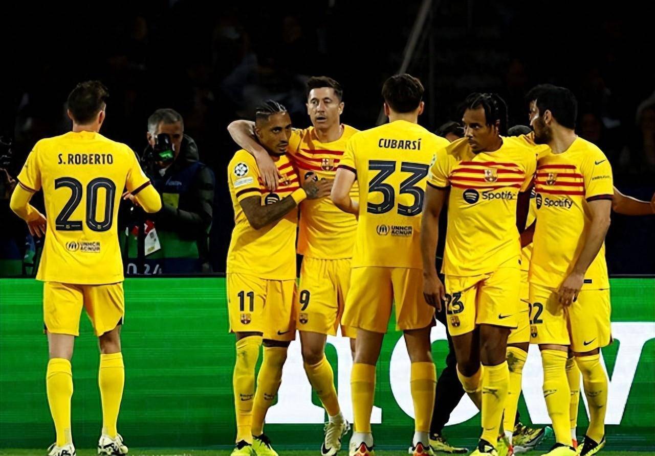 Kaiyun体育APP下载巴黎圣日耳曼不断突破!,莱万多夫斯基连续十五场比赛得分超过表现优异赛场气氛高涨的简单介绍